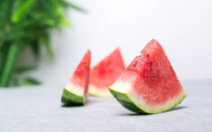 西瓜落地什么意思娱乐圈吃瓜,西瓜落地背后的娱乐八卦解析